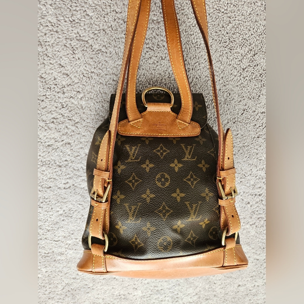 Louis Vuitton Montsouris MM Backpack - Picture 4 of 8